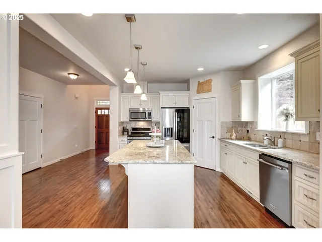 $760,000 | 17647 Hardenbrook Avenue, Sandy, OR 97055