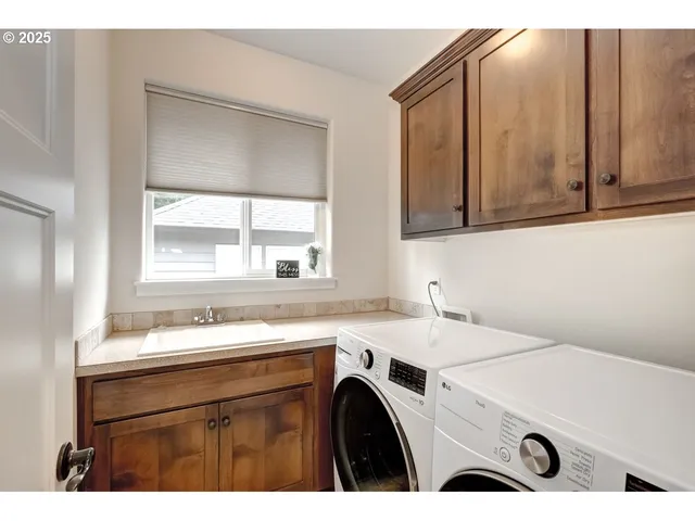 $760,000 | 17647 Hardenbrook Avenue, Sandy, OR 97055