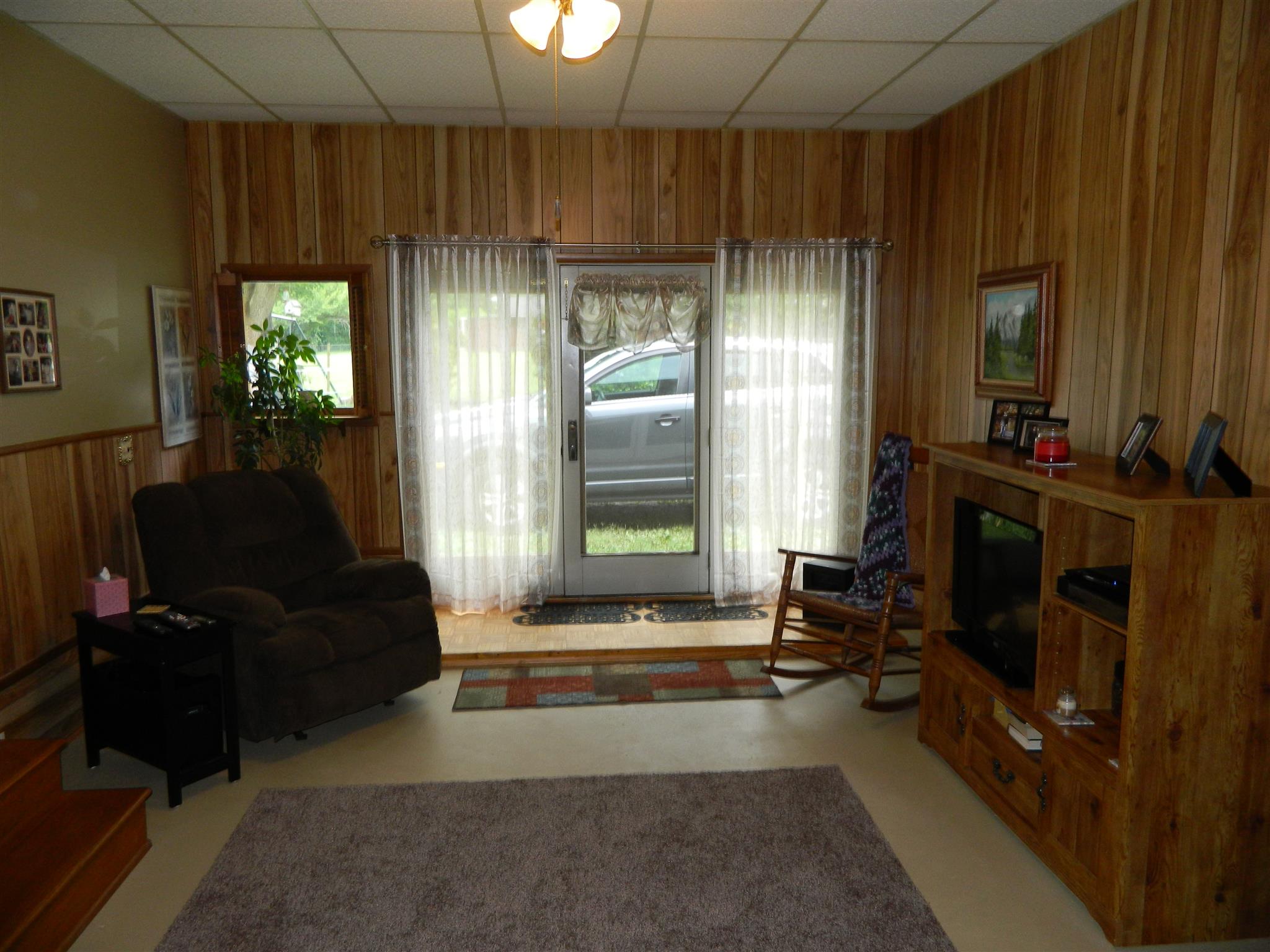 2053 Lake Road Greenbrier, TN 37073 - Photo 19 of 20 a living room with furniture and a flat screen tv