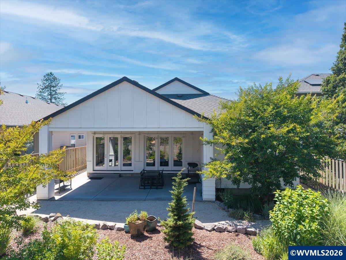 1115 Southwest Sylvia Street Corvallis, OR 97333 - Photo 6 of 22 a front view of a house with garden