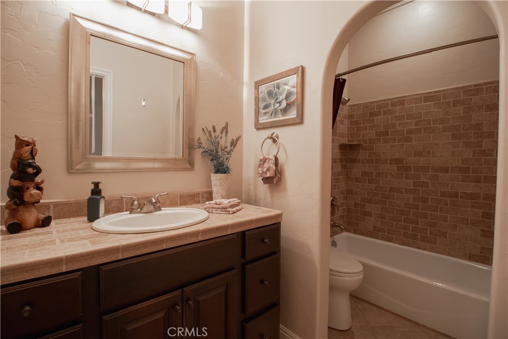 33699 Spring Brook Circle Temecula, CA 92592 - Photo 15 of 46