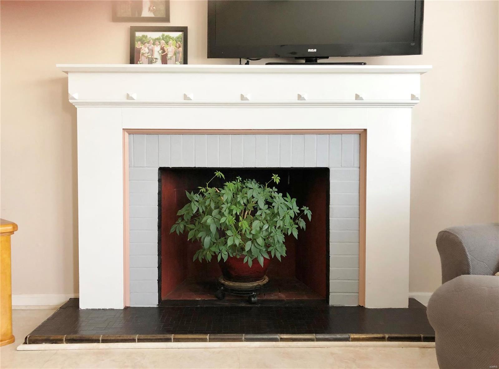 4115 Banks Road St. Ann, MO 63074 - Photo 4 of 17 Gallery Image 4