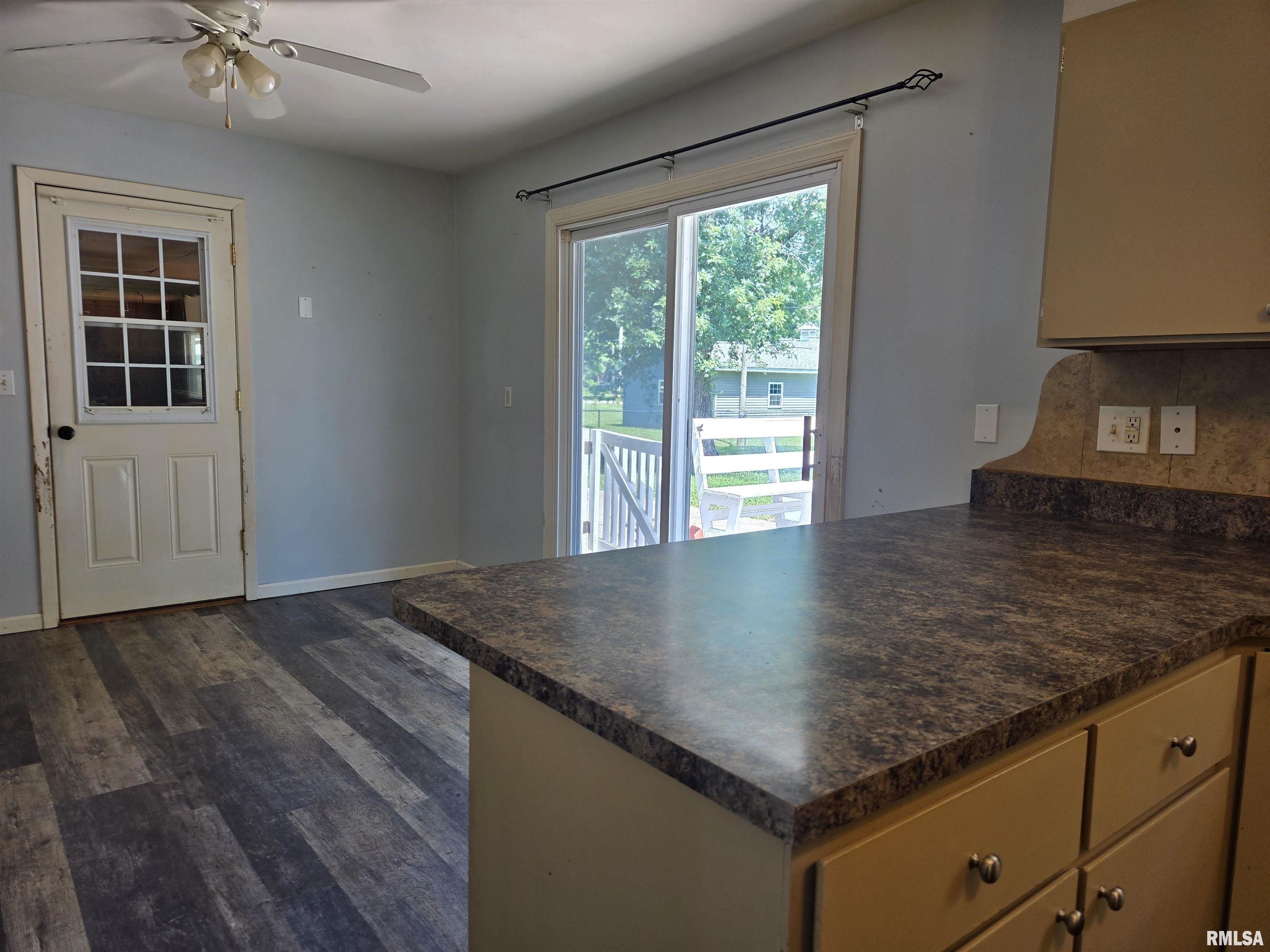 513 South Marion Street Carthage, IL 62321 - Photo 13 of 43