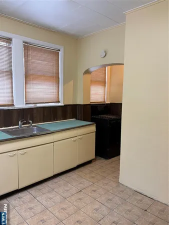 a view of empty room with window