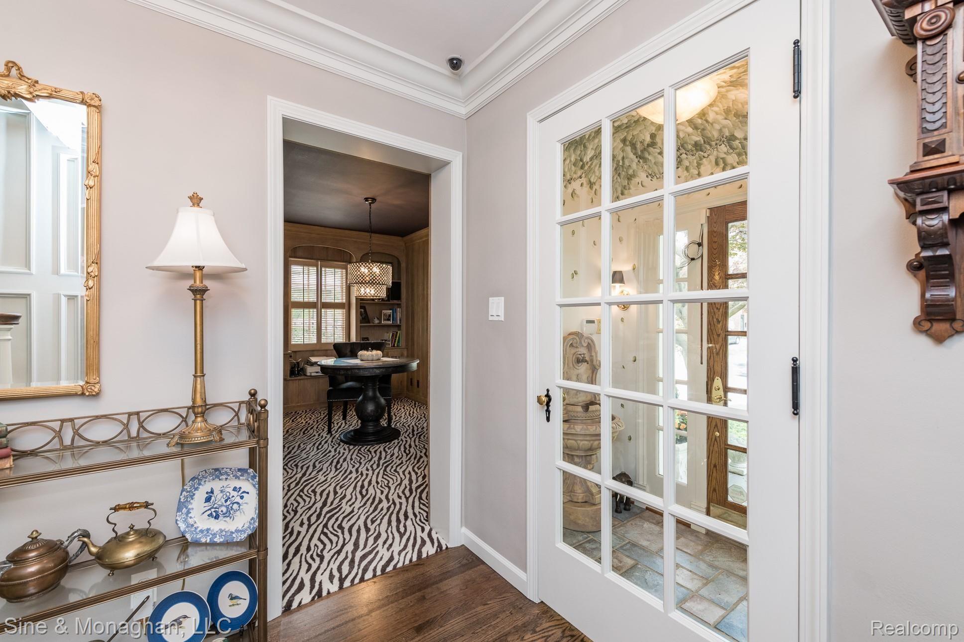 689 Fisher Road Grosse Pointe, MI 48230 - Photo 5 of 58 DSC_1843.jpg