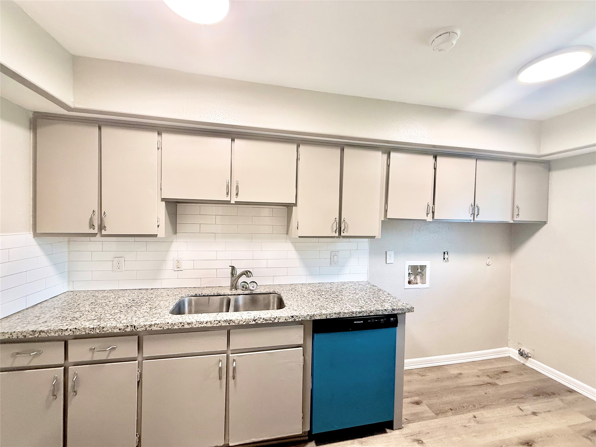 7980 Grove Ridge Drive Houston, TX 77061 - Photo 6 of 19 Kitchen with new appliances