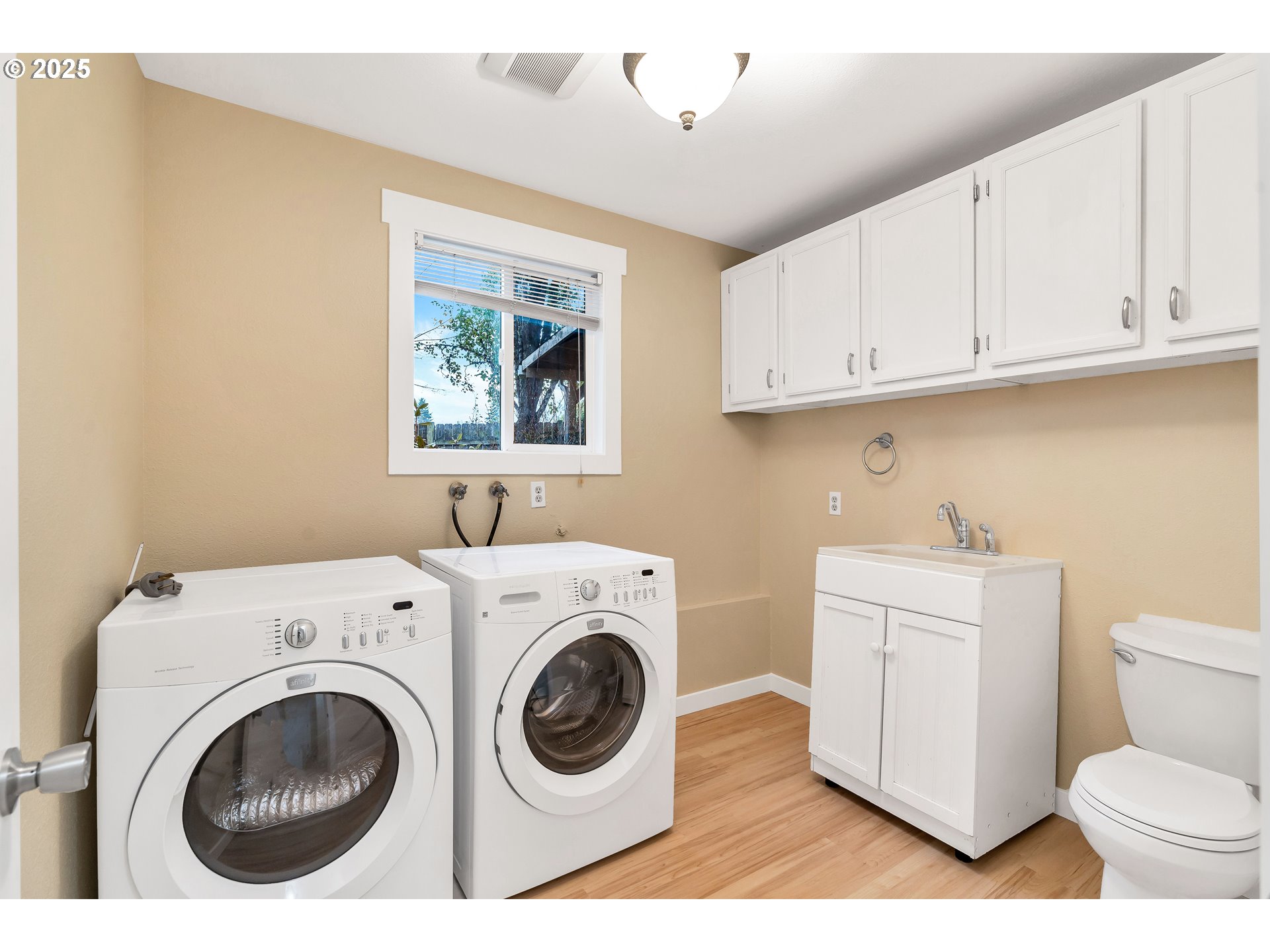 814 Northeast 196th Avenue Portland, OR 97230 - Photo 26 of 44 a utility room with dryer and washer