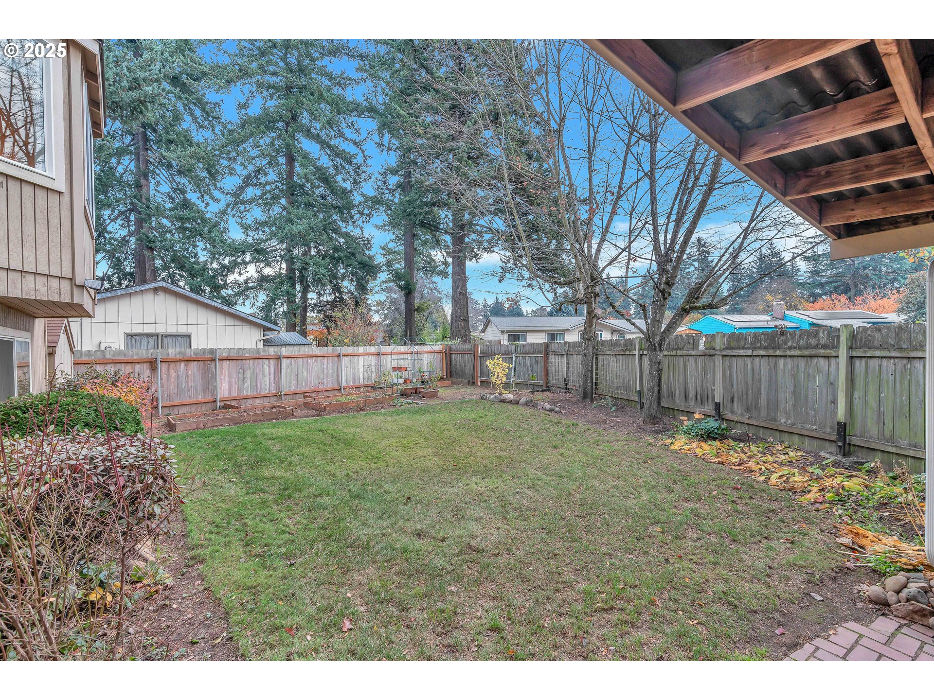 814 Northeast 196th Avenue Portland, OR 97230 - Photo 31 of 44 a view of backyard with green space