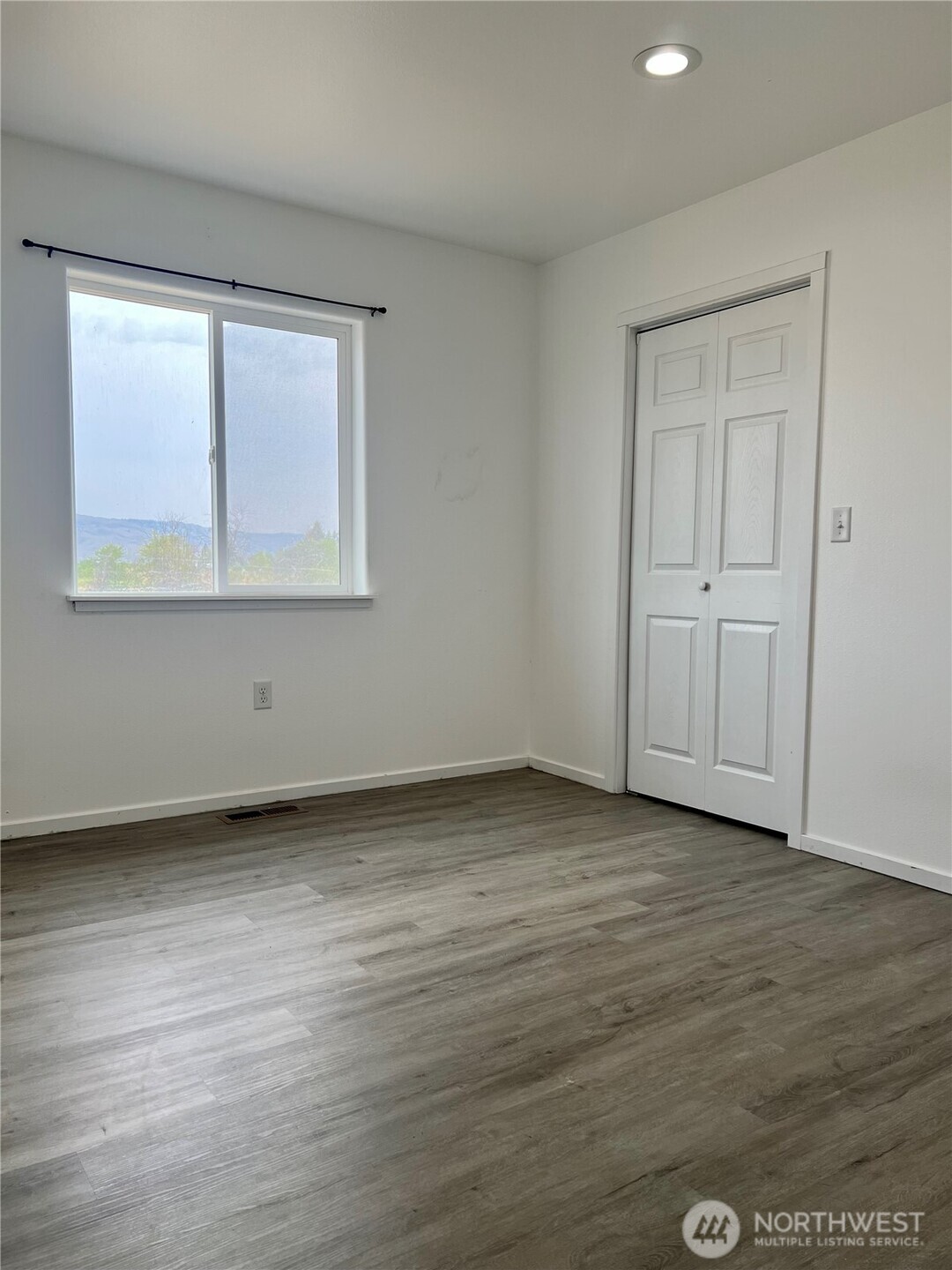 38 Miller Road Omak, WA 98841 - Photo 16 of 29 wooden floor in an empty room with a window