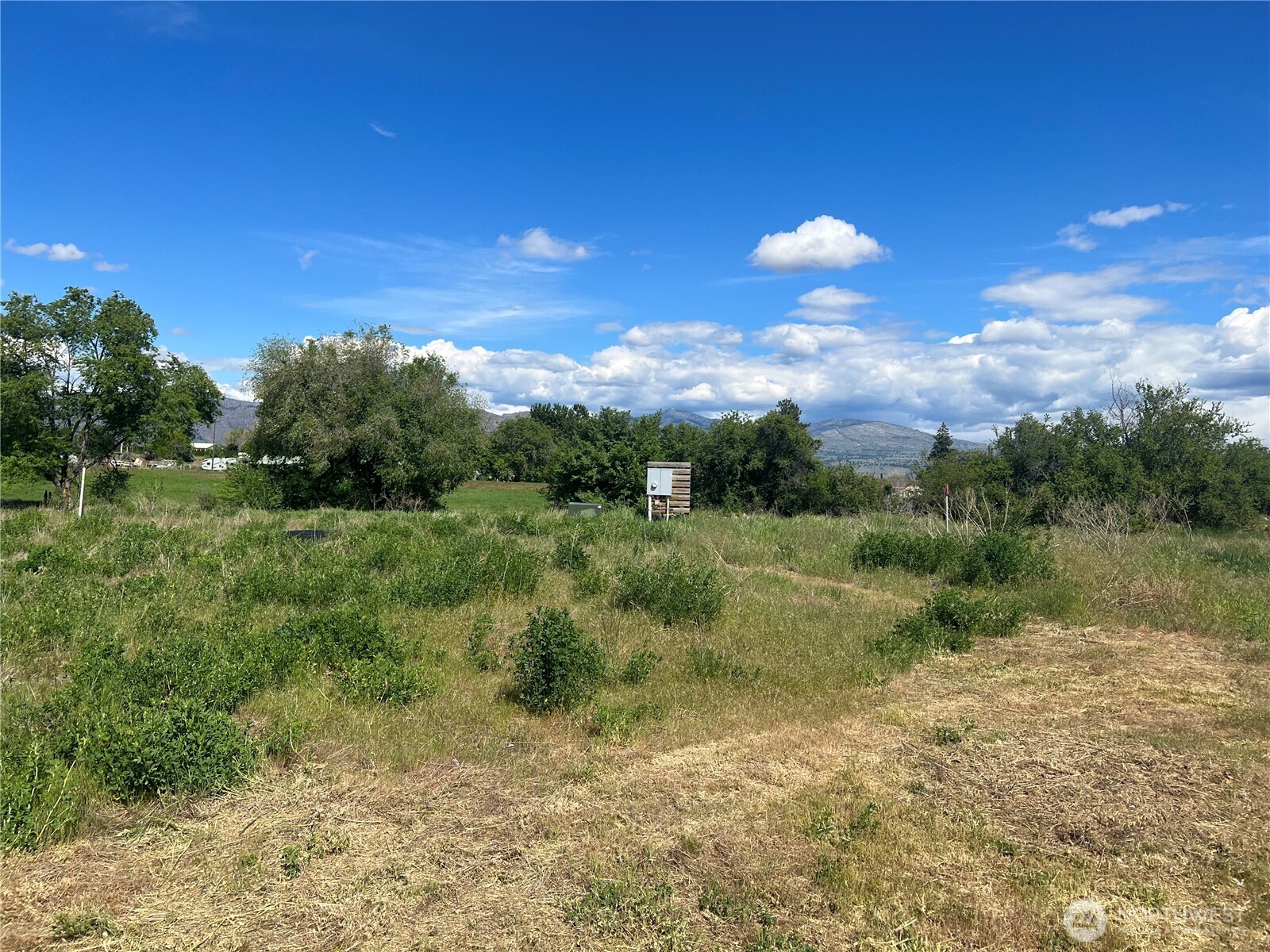38 Miller Road Omak, WA 98841 - Photo 25 of 29 a view of a lake with green space