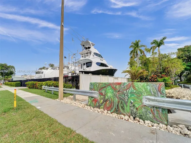 a view of a back yard of the house