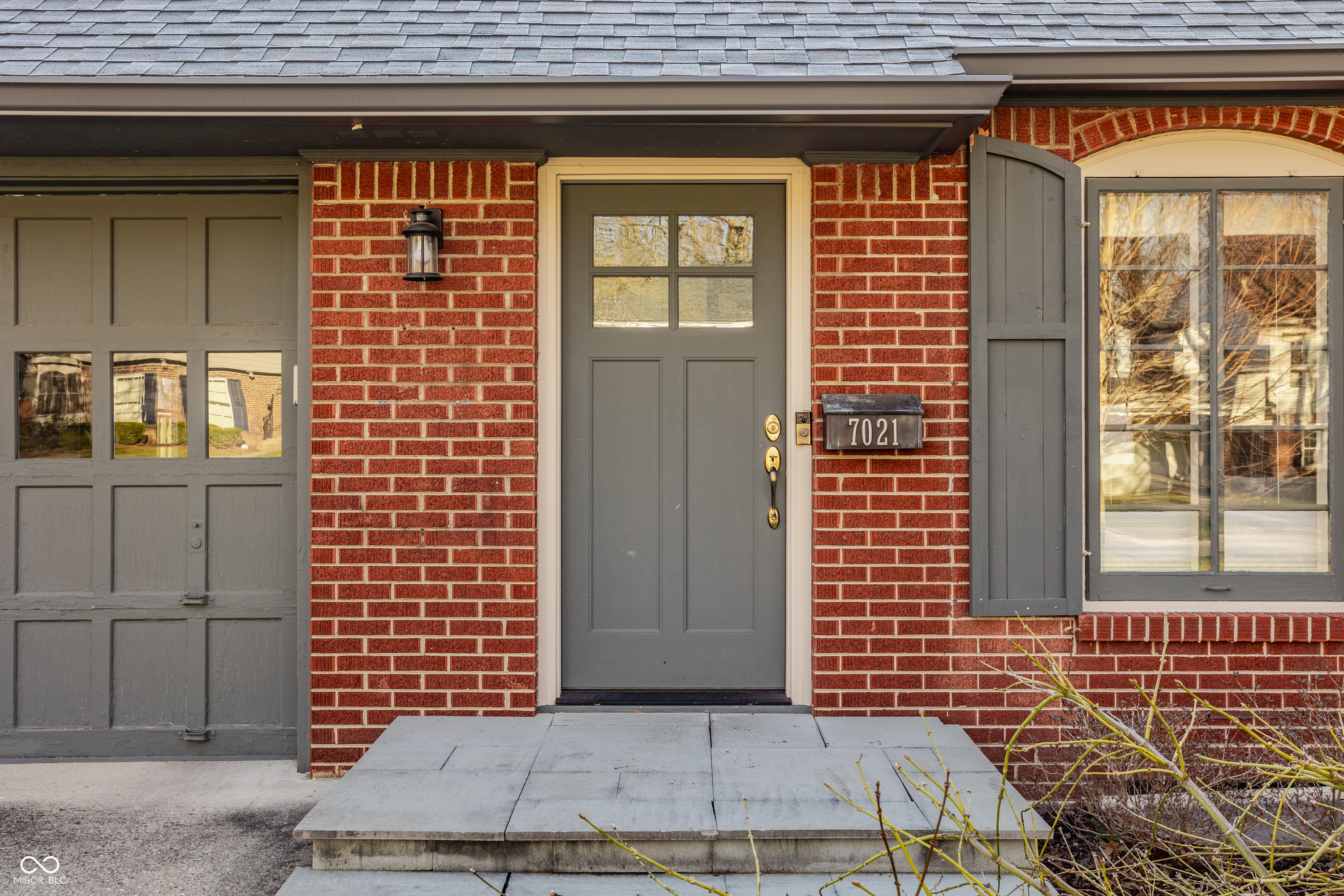 7021 Warwick Road Indianapolis, IN 46220 - Photo 3 of 35