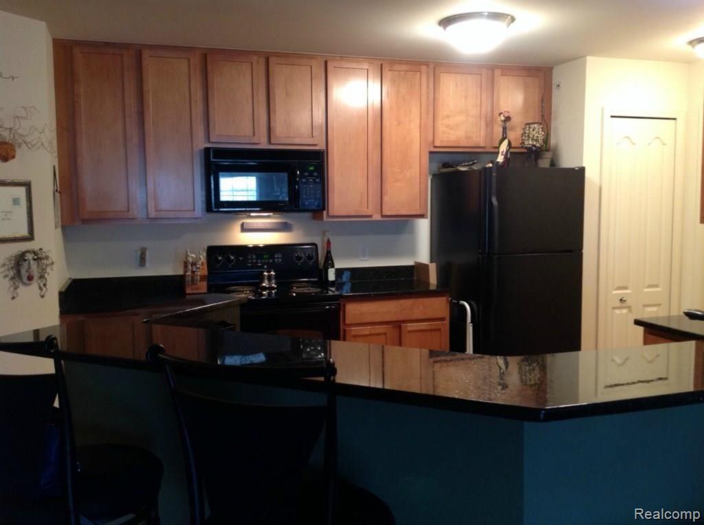 340 North Wixom Road Wixom, MI 48393 - Photo 6 of 26