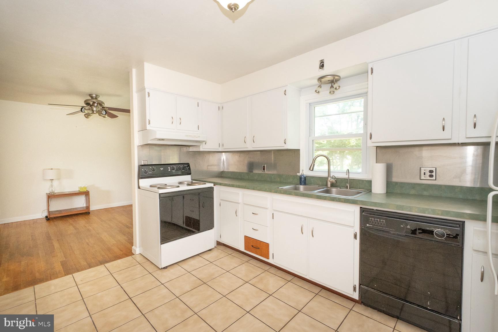 3813 Quakerbridge Road Trenton, NJ 08619 - Photo 3 of 20 Gallery Image 3