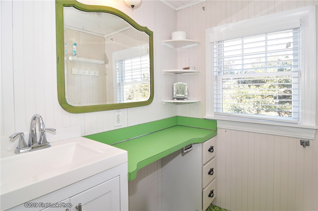 35 Highland Road Charlestown, RI 02813 - Photo 17 of 23 Bath 1/2 2nd Floor