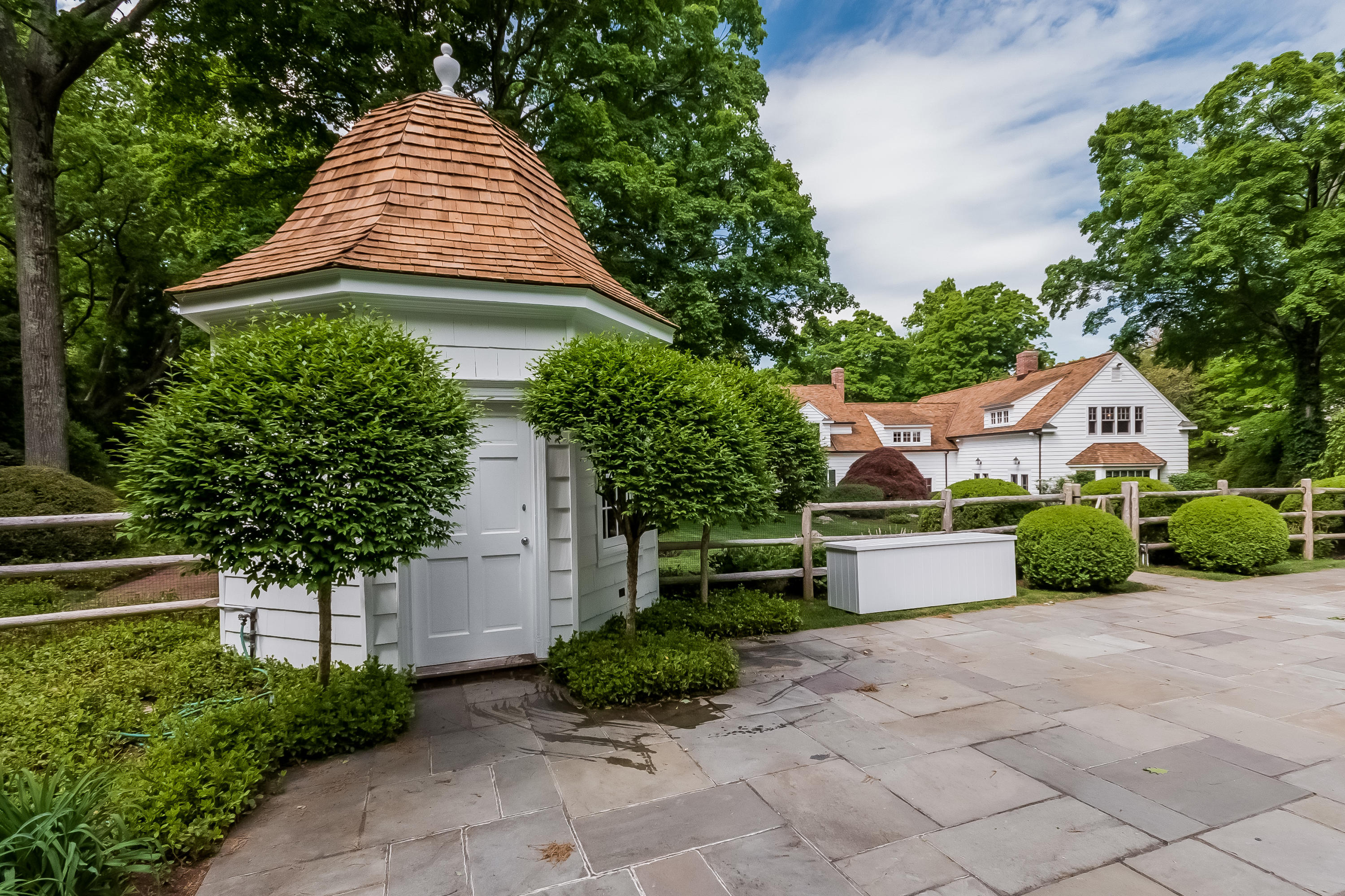 370 Wahackme Road New Canaan, CT 06840 - Photo 25 of 35 a front view of a house with garden