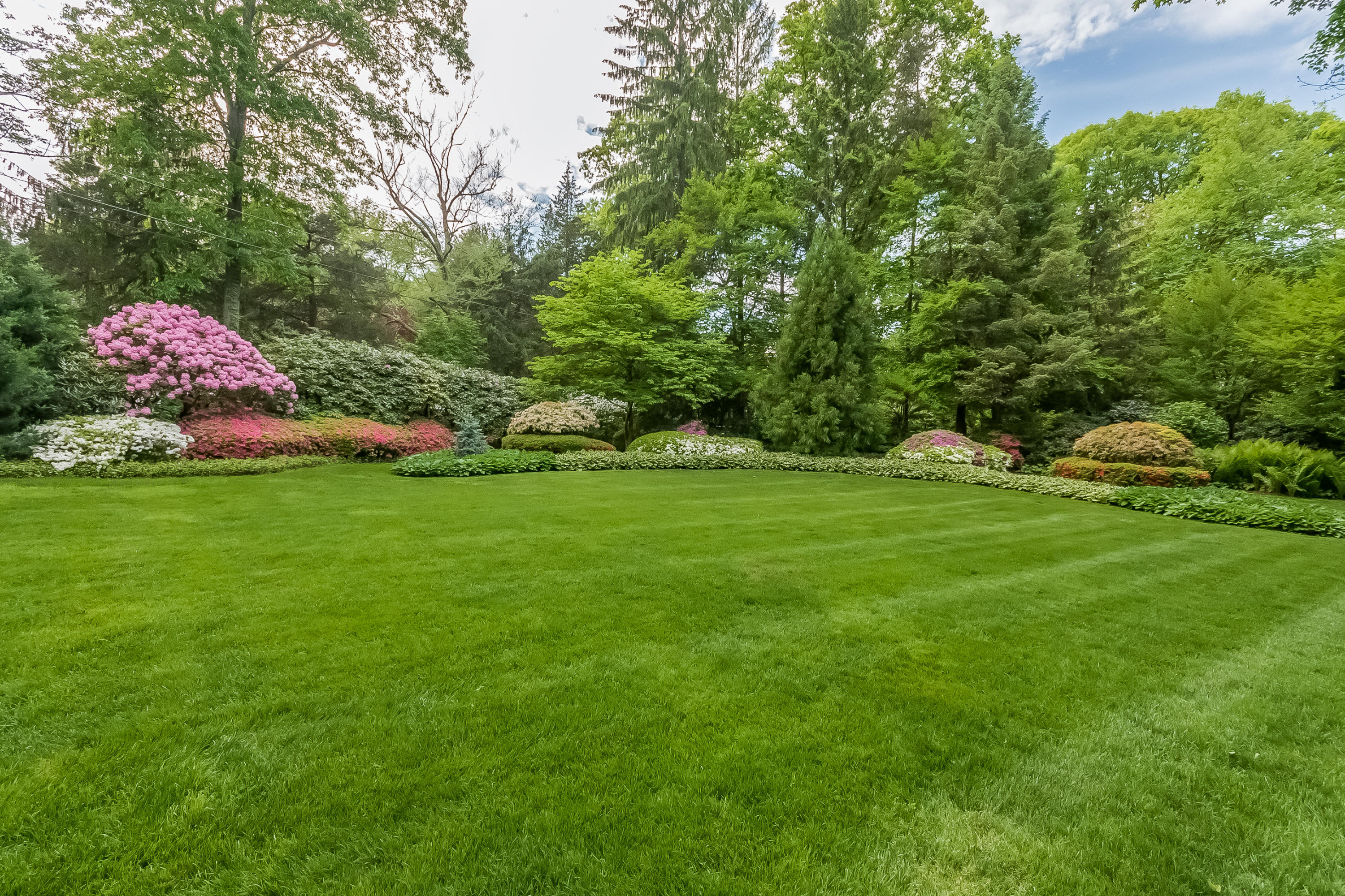 370 Wahackme Road New Canaan, CT 06840 - Photo 29 of 35 a garden view with a space