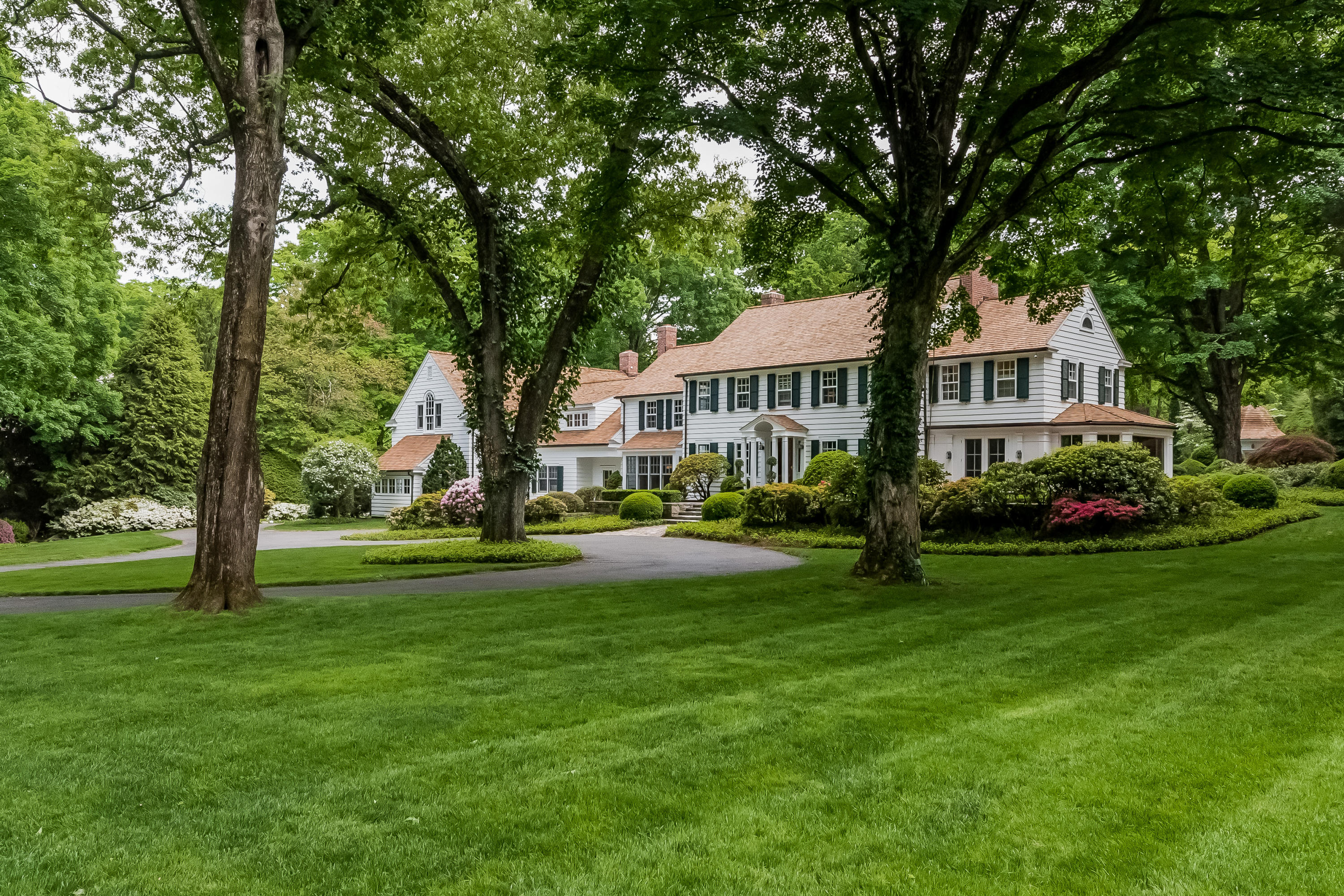 370 Wahackme Road New Canaan, CT 06840 - Photo 31 of 35 a front view of a house with garden
