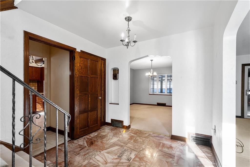 462 Beverly Road Pittsburgh, PA 15216 - Photo 3 of 48 Gallery Image 3