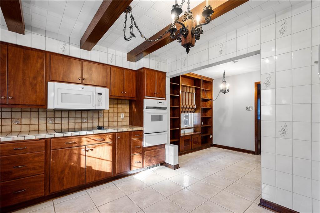 462 Beverly Road Pittsburgh, PA 15216 - Photo 10 of 48 Gallery Image 10