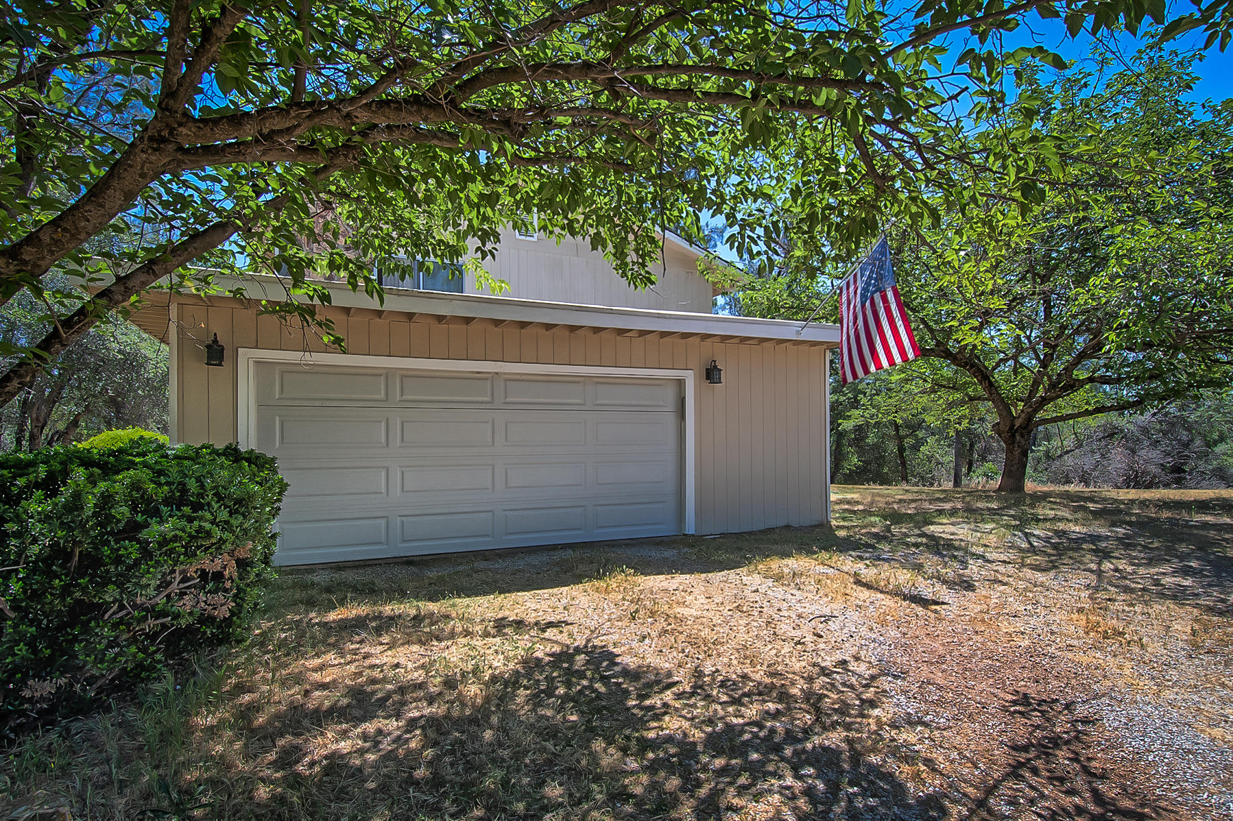 8203 Gold Run Road Redding, CA 96001 - Photo 6 of 40 gold run (109 of 12)
