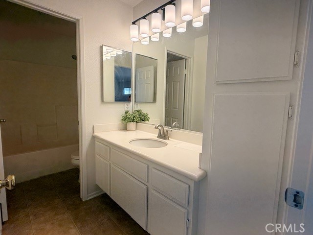27 Ohio Irvine, CA 92606 - Photo 8 of 14 Hallway bathroom to share
