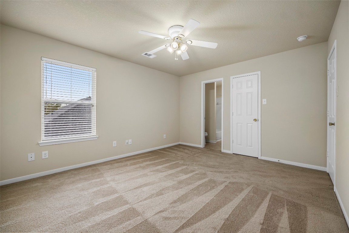 9934 Yearling Place Conroe, TX 77385 - Photo 26 of 47 Bedroom 3, Jack and Jill bathroom