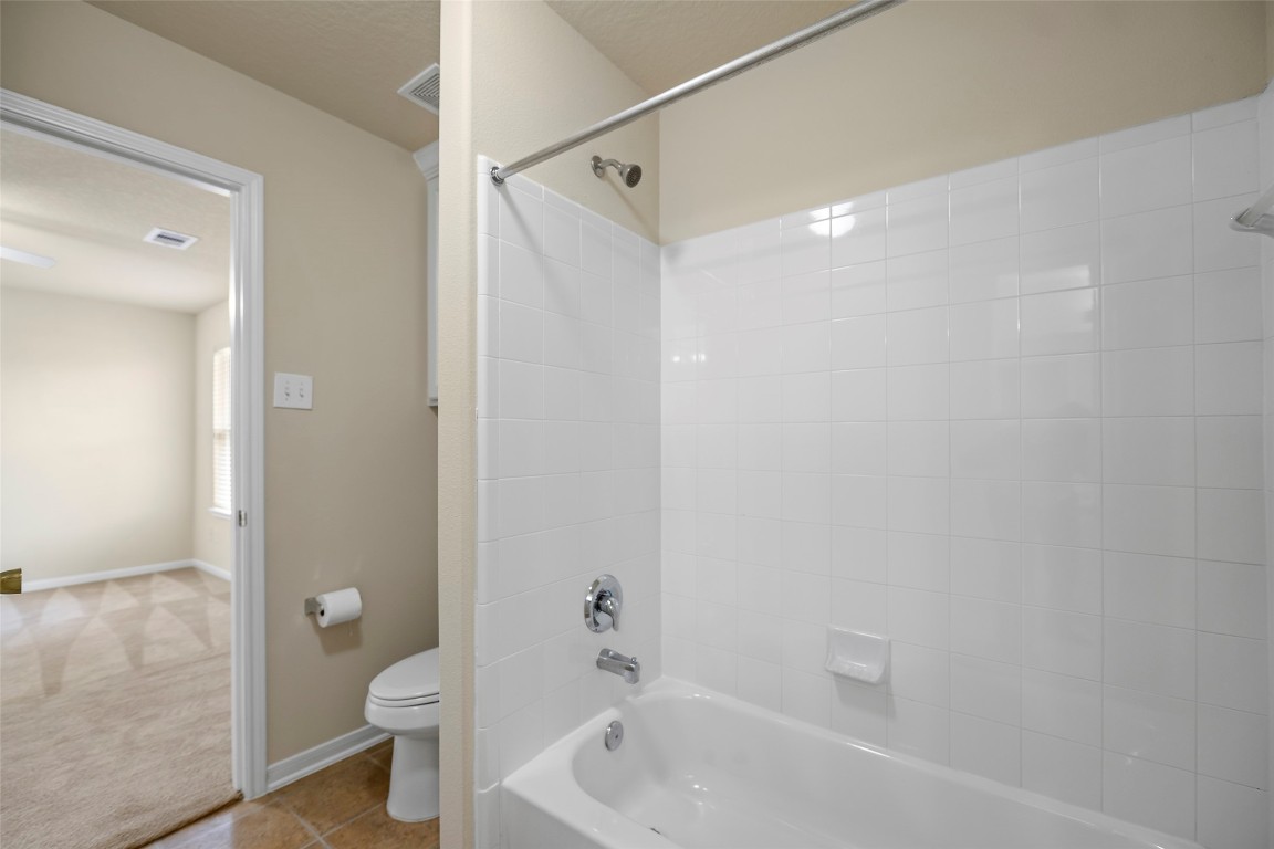 9934 Yearling Place Conroe, TX 77385 - Photo 29 of 47 Jack and Jill bathroom