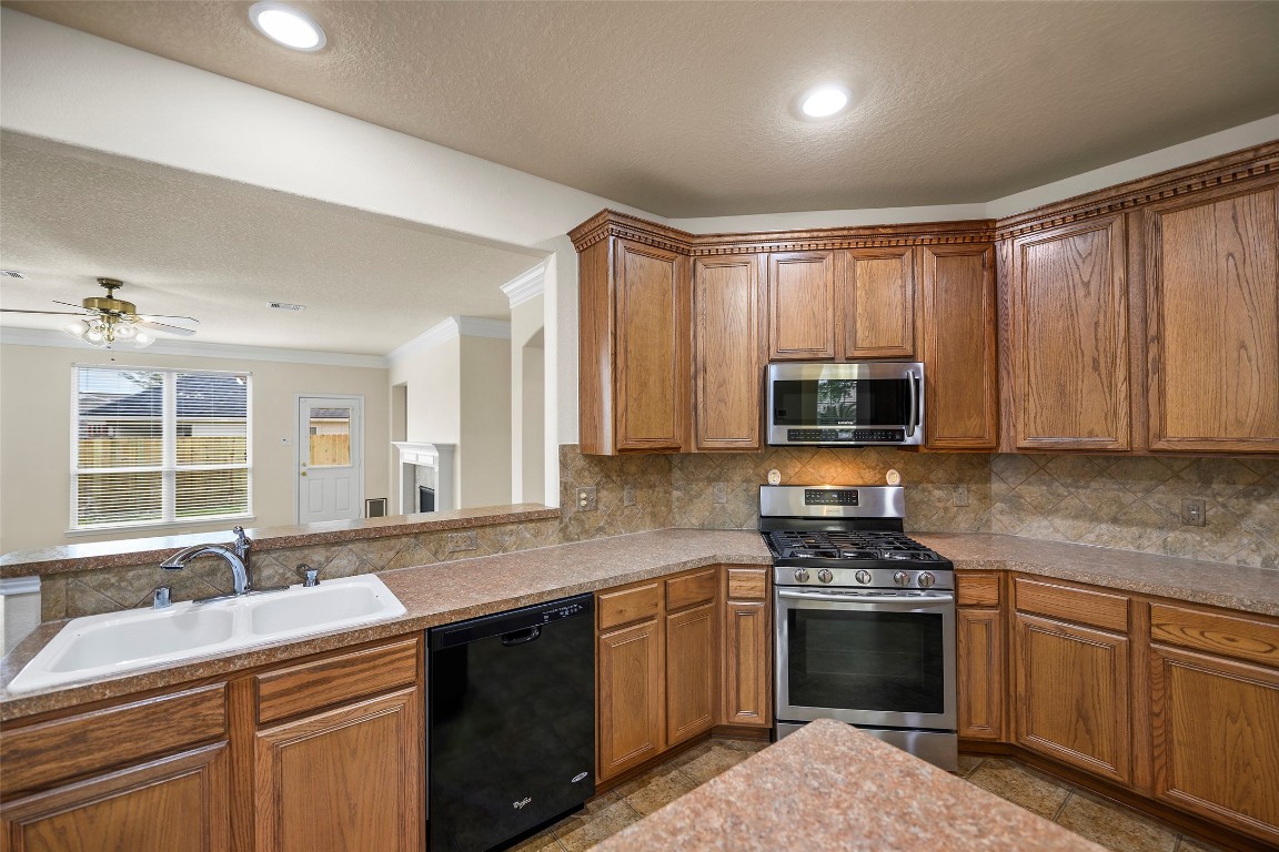 9934 Yearling Place Conroe, TX 77385 - Photo 7 of 47 Kitchen from breakfast nook