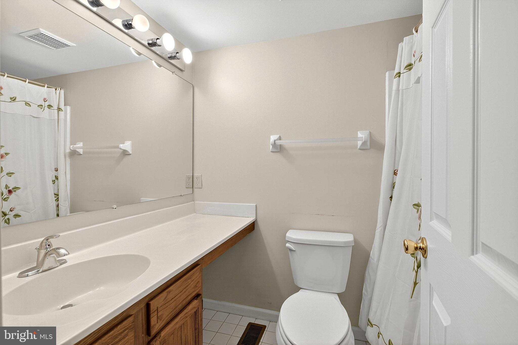 268 Miley Road, Unit 268 Aston, PA 19014 - Photo 28 of 39 Primary Bath