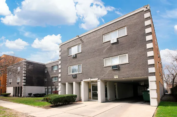 $160,000 | 914 North Austin Boulevard, Unit C9, Oak Park, IL 60302