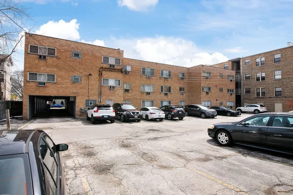 $160,000 | 914 North Austin Boulevard, Unit C9, Oak Park, IL 60302