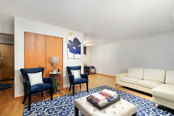 $160,000 | 914 North Austin Boulevard, Unit C9, Oak Park, IL 60302