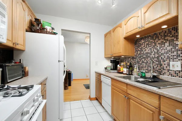 $160,000 | 914 North Austin Boulevard, Unit C9, Oak Park, IL 60302