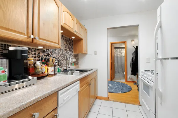 $160,000 | 914 North Austin Boulevard, Unit C9, Oak Park, IL 60302