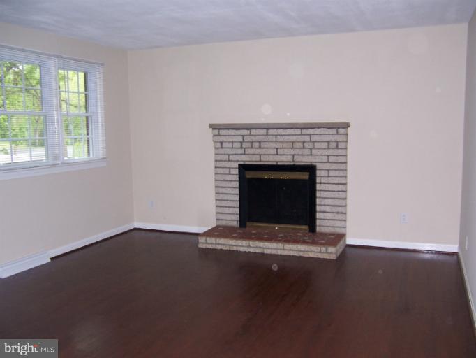 6295 Ripley Road La Plata, MD 20646 - Photo 3 of 24 Living Room