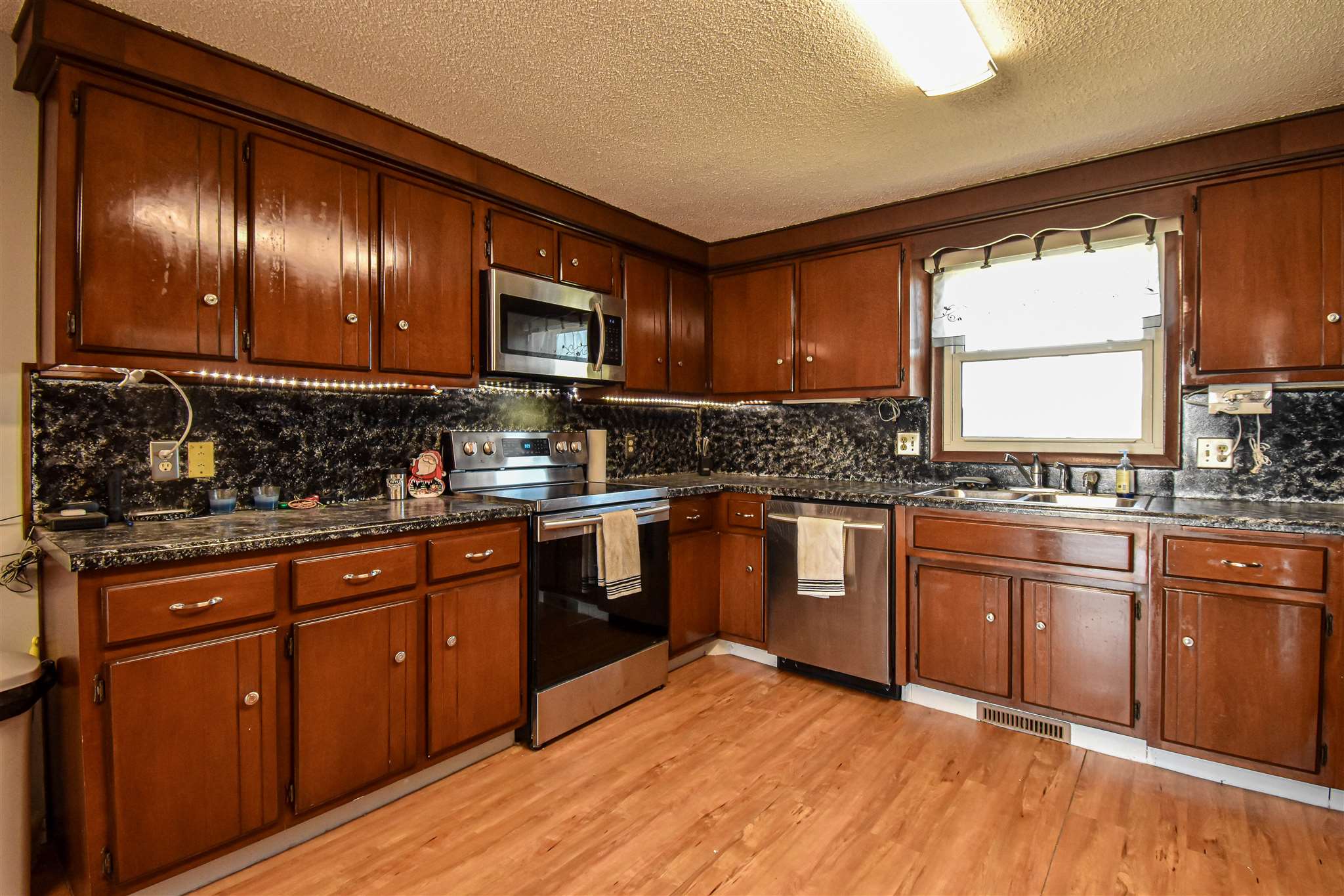 9836 Hoagland Road Hoagland, IN 46745 - Photo 13 of 30 Gallery Image 13