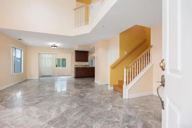 a view of entryway and kitchen