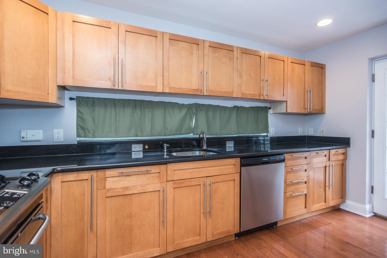 1111 Mt Vernon Street, Unit 2 Philadelphia, PA 19123 - Photo 38 of 62