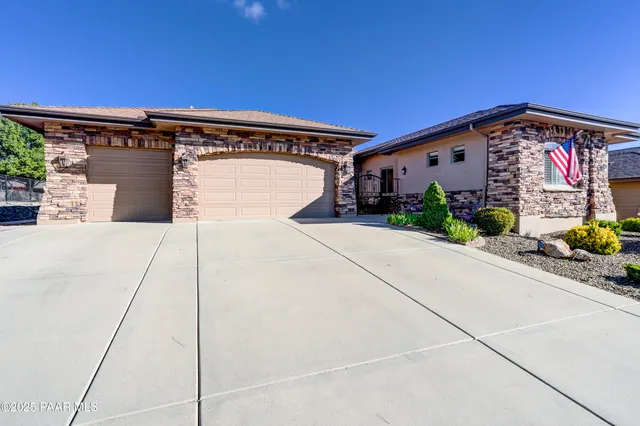 $860,000 | 422 Bloomingdale Drive, Prescott, AZ 86301