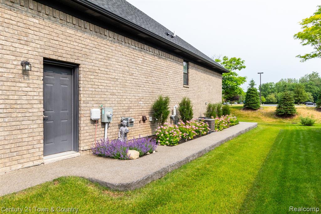 1013 Birkshire Ridge Rochester Hills, MI 48307 - Photo 42 of 47