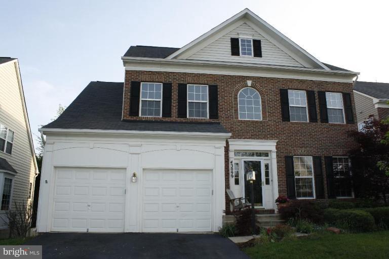 43099 Lake Ridge Place Leesburg, VA 20176 - Photo 1 of 21 Exterior (Main)