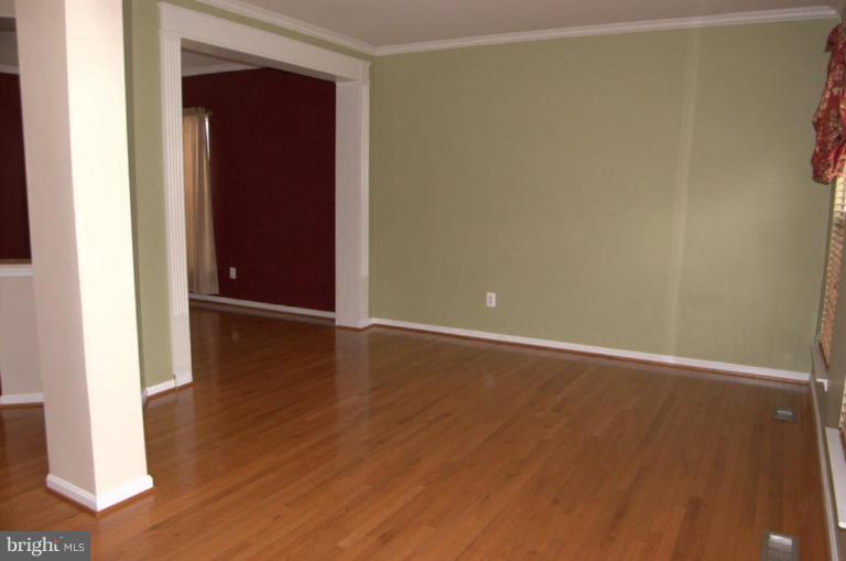 43099 Lake Ridge Place Leesburg, VA 20176 - Photo 3 of 21 Living Room