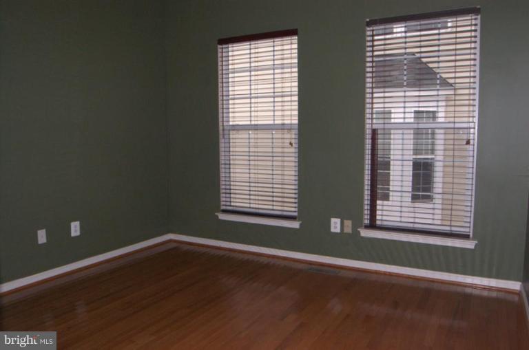 43099 Lake Ridge Place Leesburg, VA 20176 - Photo 9 of 21 Library