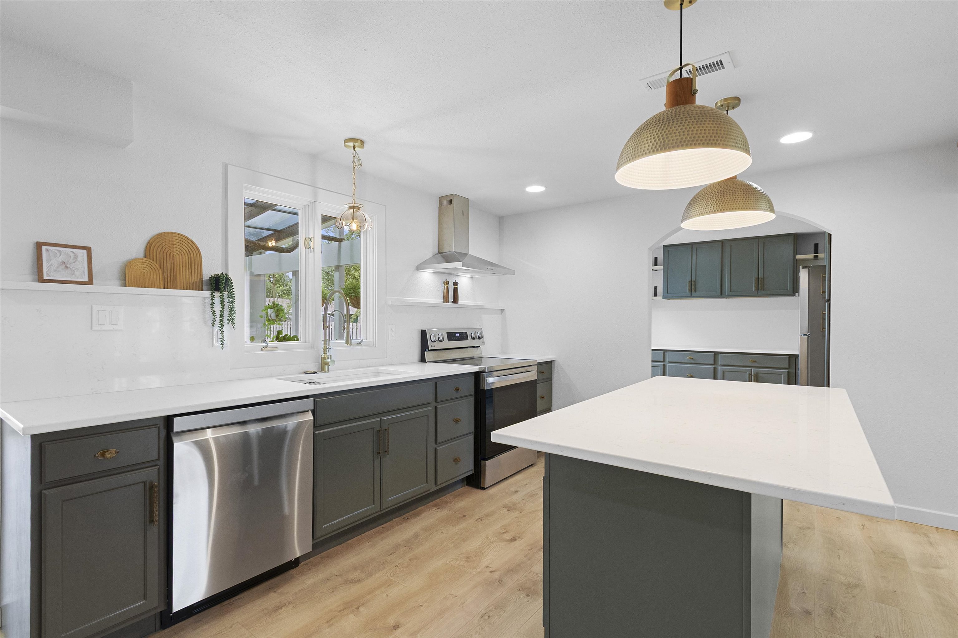 461 West Briar Lane Green Bay, WI 54301 - Photo 12 of 58