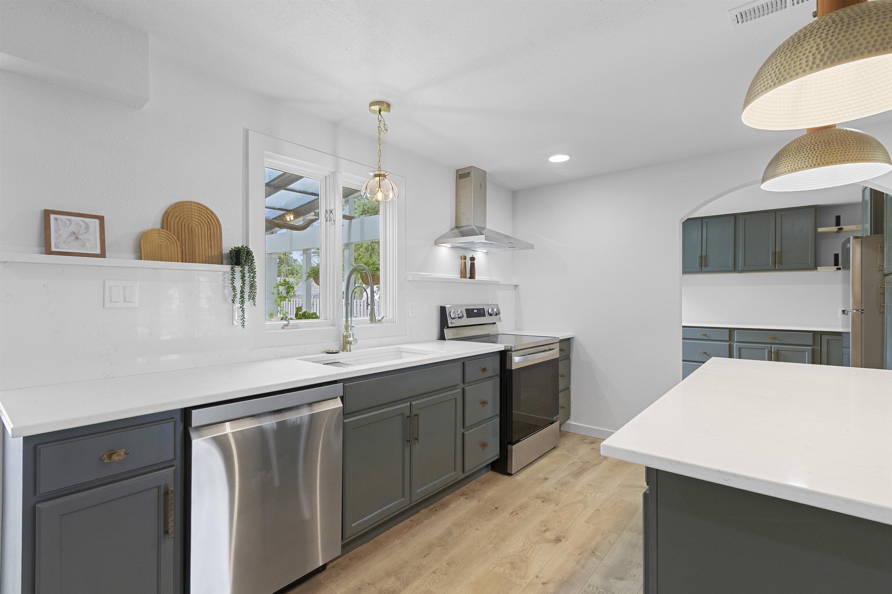 461 West Briar Lane Green Bay, WI 54301 - Photo 13 of 58