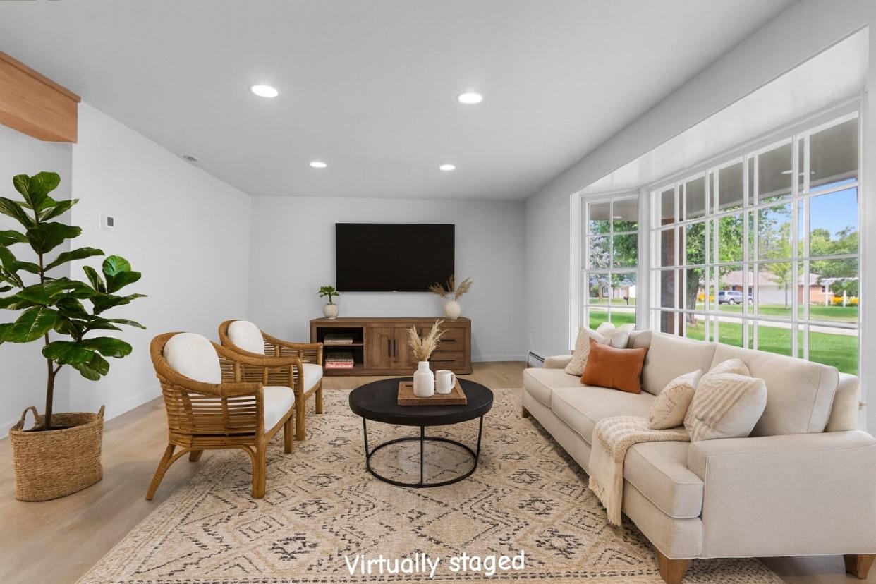 461 West Briar Lane Green Bay, WI 54301 - Photo 4 of 58