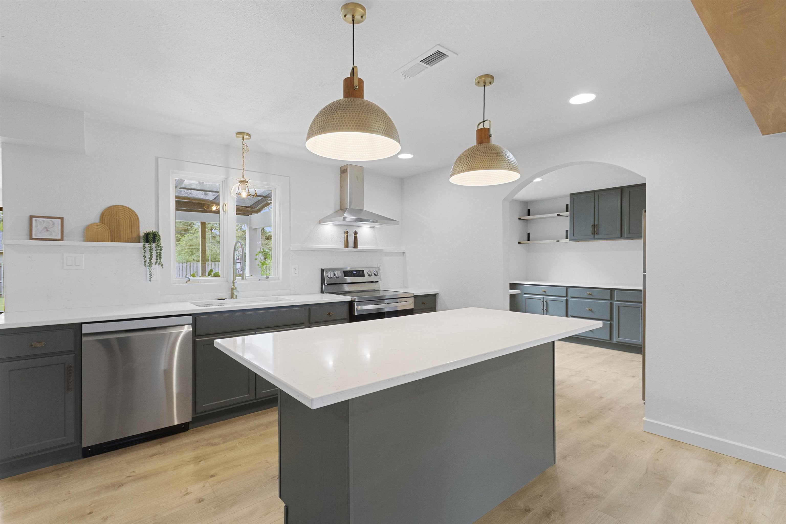 461 West Briar Lane Green Bay, WI 54301 - Photo 10 of 58