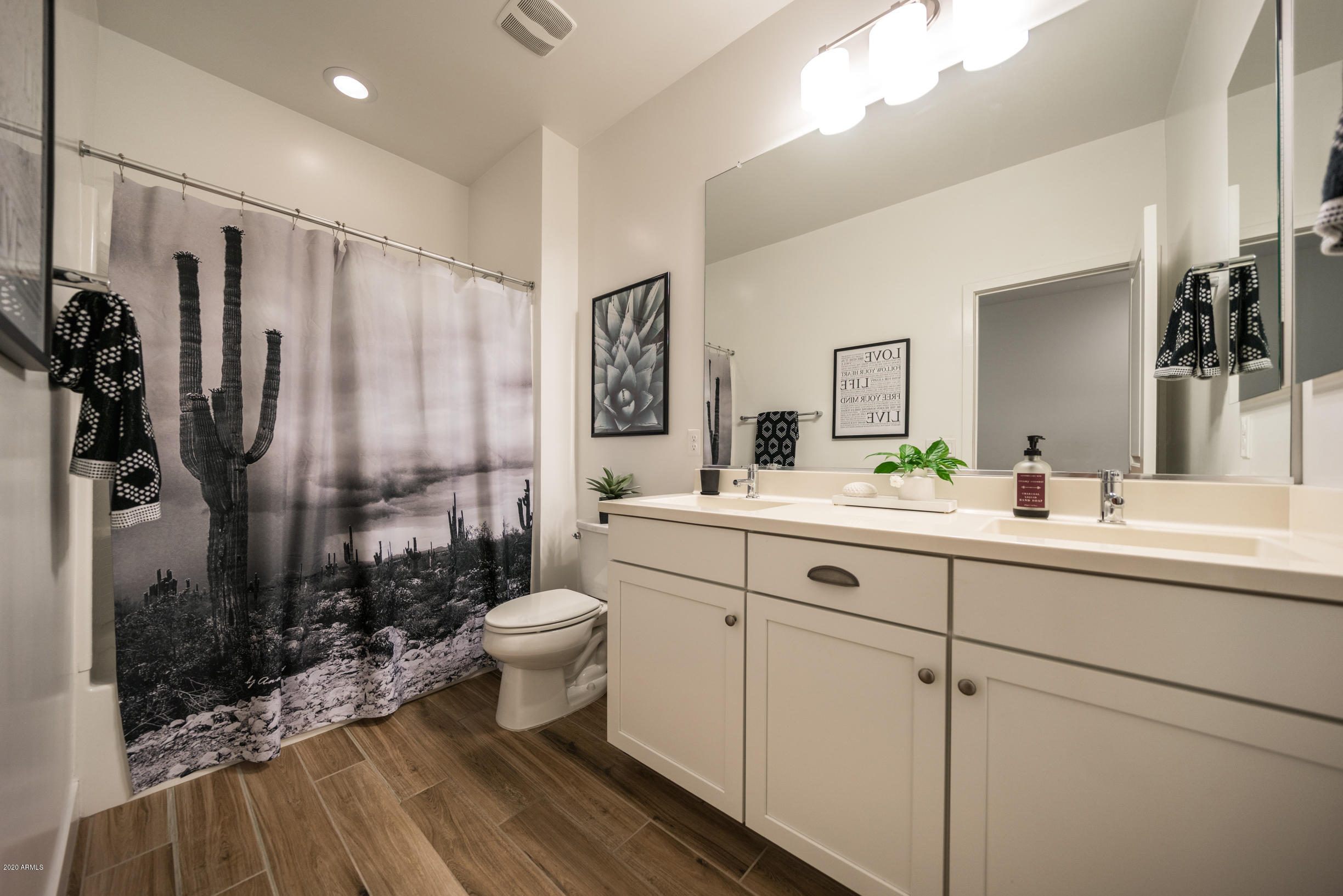 14329 West Wethersfield Road Surprise, AZ 85379 - Photo 20 of 65 DSC06595