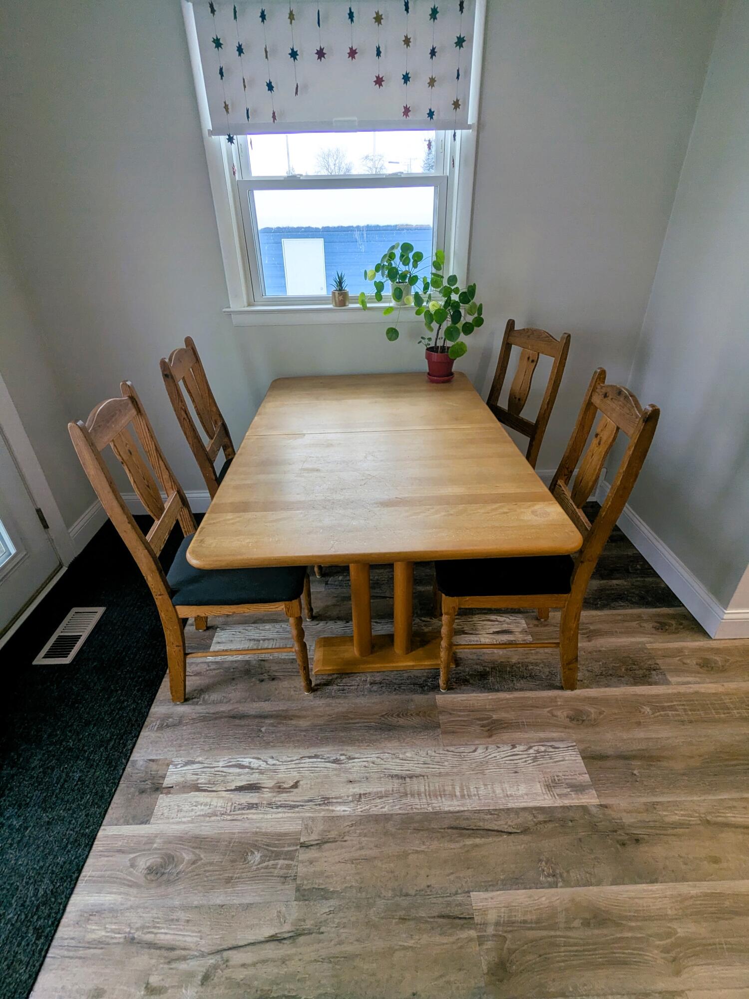 4635 Elizabeth Street Wayne, MI 48184 - Photo 18 of 37 Dining area - perfect for gatherings